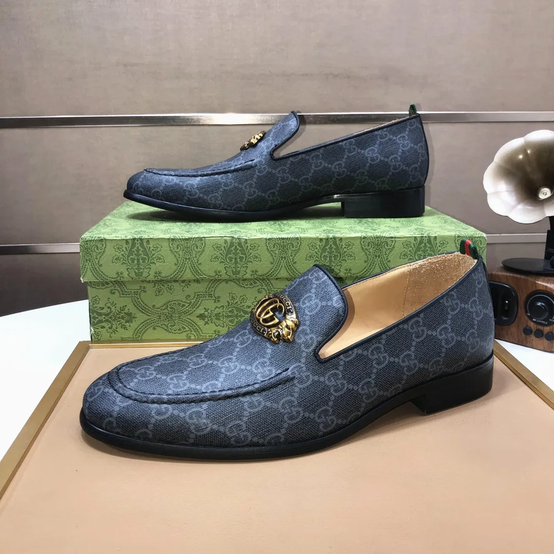 Men's shoes💰500💰Italy's top luxury men's shoe giant (GUCCI) (Gucci) (full cowhide lining) new arrival🍃Original European style🔰 Pleasant to the eye😍In order to make the shoes more durable and non-deformable🌀The production continues to follow traditional methods but there is still no lack of innovation💪Choose original sheepskin for the leather♻️ Smooth and natural And extra bright ⭐Made of imported cowhide, the first choice of rich people 38-45 (45 customized)